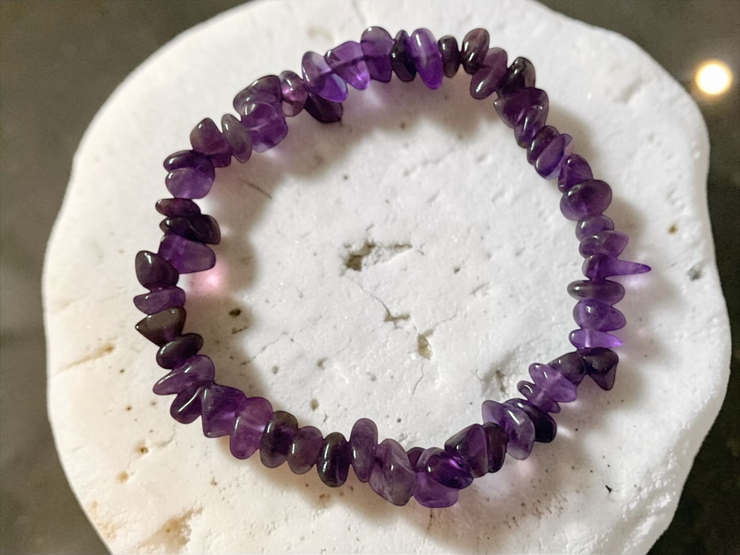 Amethyst Trommelstein Splitterarmband *Reinigung* - echter Amethyst Edelstein-Schmuck & Chakra-Armband für Damen & Herren I AAA-Qualität I Brasilien