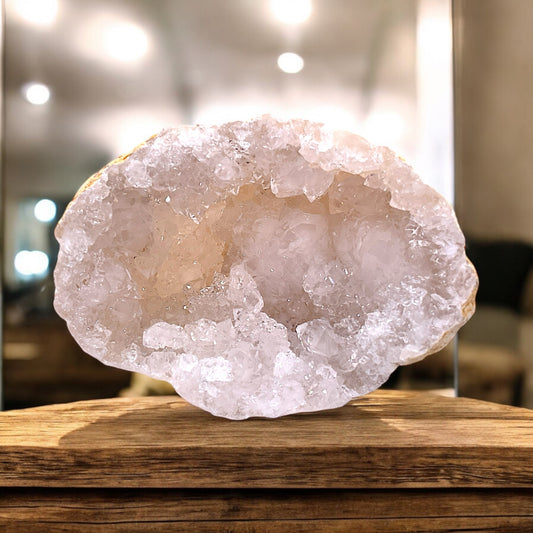 Kristall Geode | Quarzgeode | offen | incl. Acrylständer | Glücksgeode | herrliche Kristalle I 60-70mm I Geodenhälfte