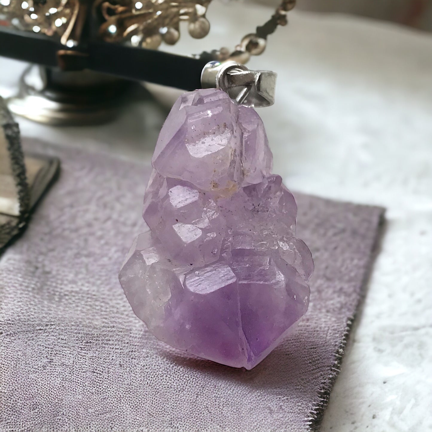 Amethyst Anhänger Rohstein I echter kleiner Amethyst Brocken I 10 x 15 mm I Cluster I incl. Lederband 80cm I Brasilien