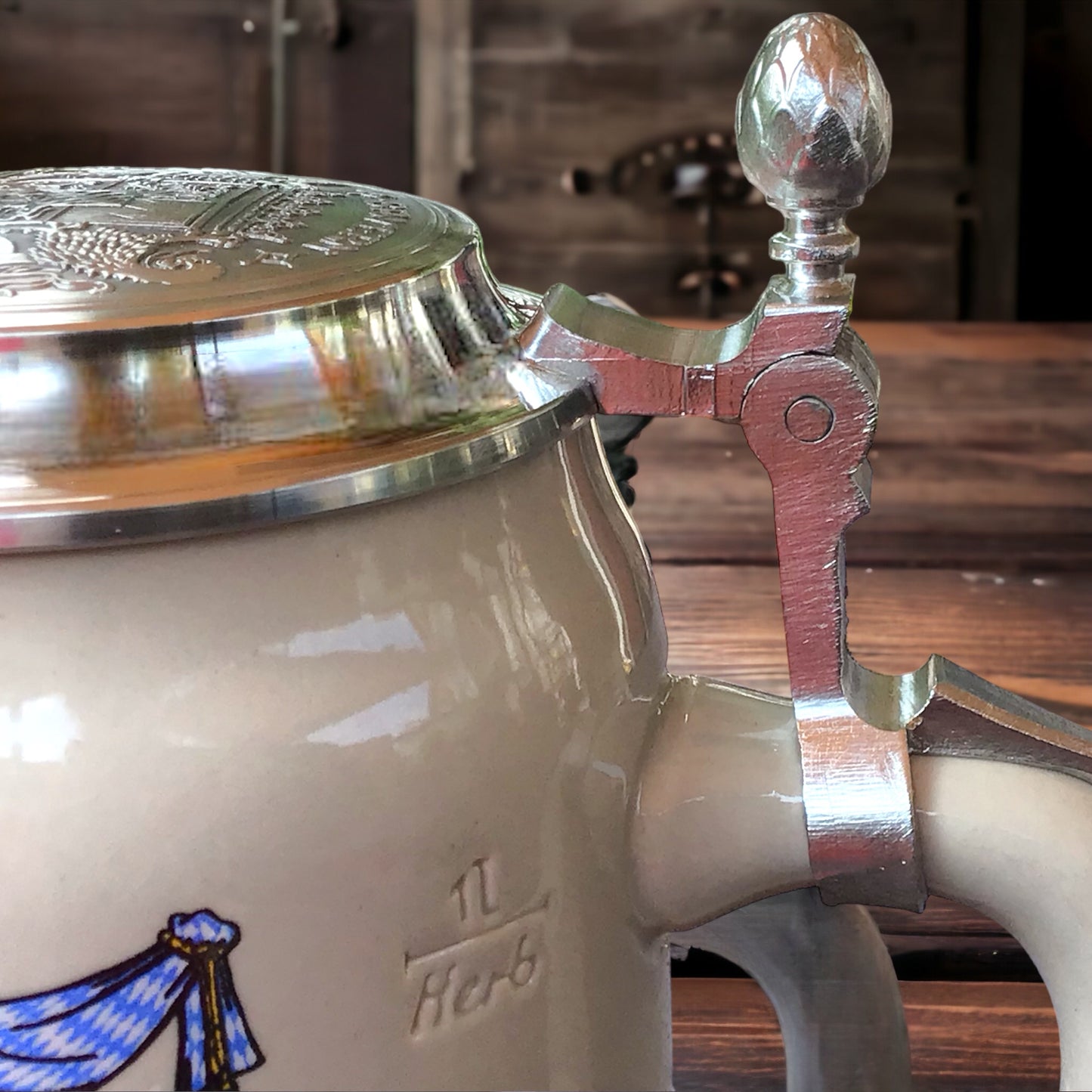 Original Oktoberfestkrug Jahreskrug 2002 Wiesn Wirtekrug mit Deckel Sammlerkrug limitierte Auflage