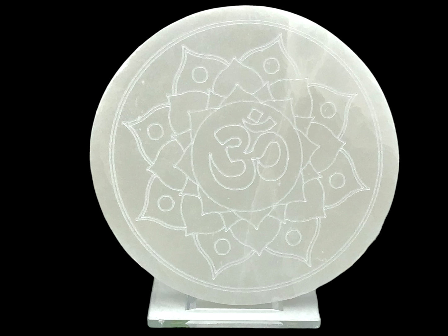 Selenit Ladeplatte mit Energieblume und OM Gravur Ø 14,0 cm - schwere Ausführung - 500 Gramm - mit kleinem Acrylstände SALE