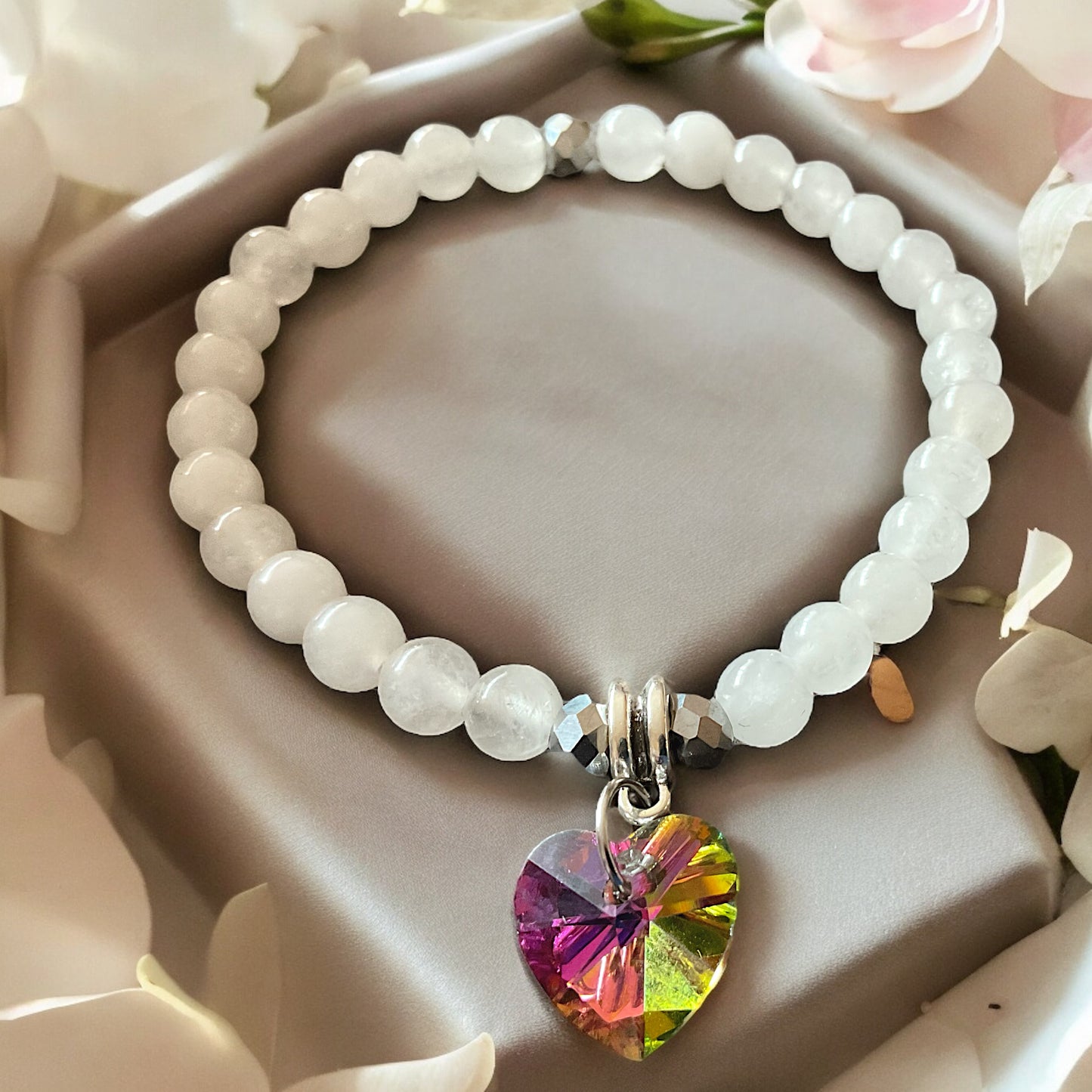 Steinfixx® - Bezauberndes weiße Jade Perlen Armband mit Angel Aura Herz, Edelsteinarmband - inclusive edler Geschenkbox - Handmade