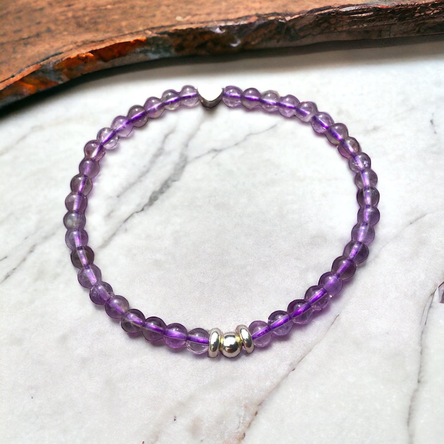 Elegantes Perlenarmband aus Amethyst - Hochwertiges Edelsteinarmband mit 925 Silberperlen und entzückendem Herzchen - handgefertigt - in Geschenkbox - Reinigung und Kraft