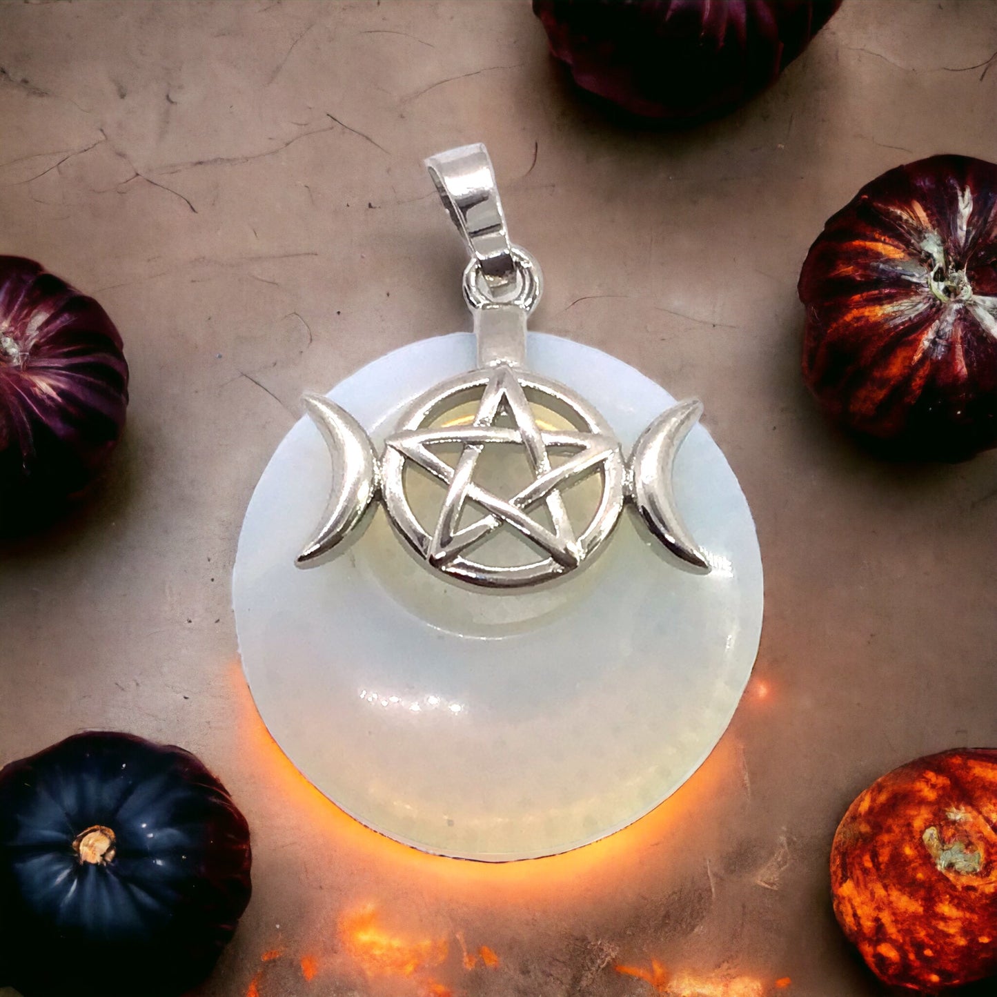 Steinfixx® - Opalith Donut mit machtvoller Verzierung - dreifacher Mond und Pentagramm | Wicca | Urkraft | Licht | starkes Schutzsymbol
