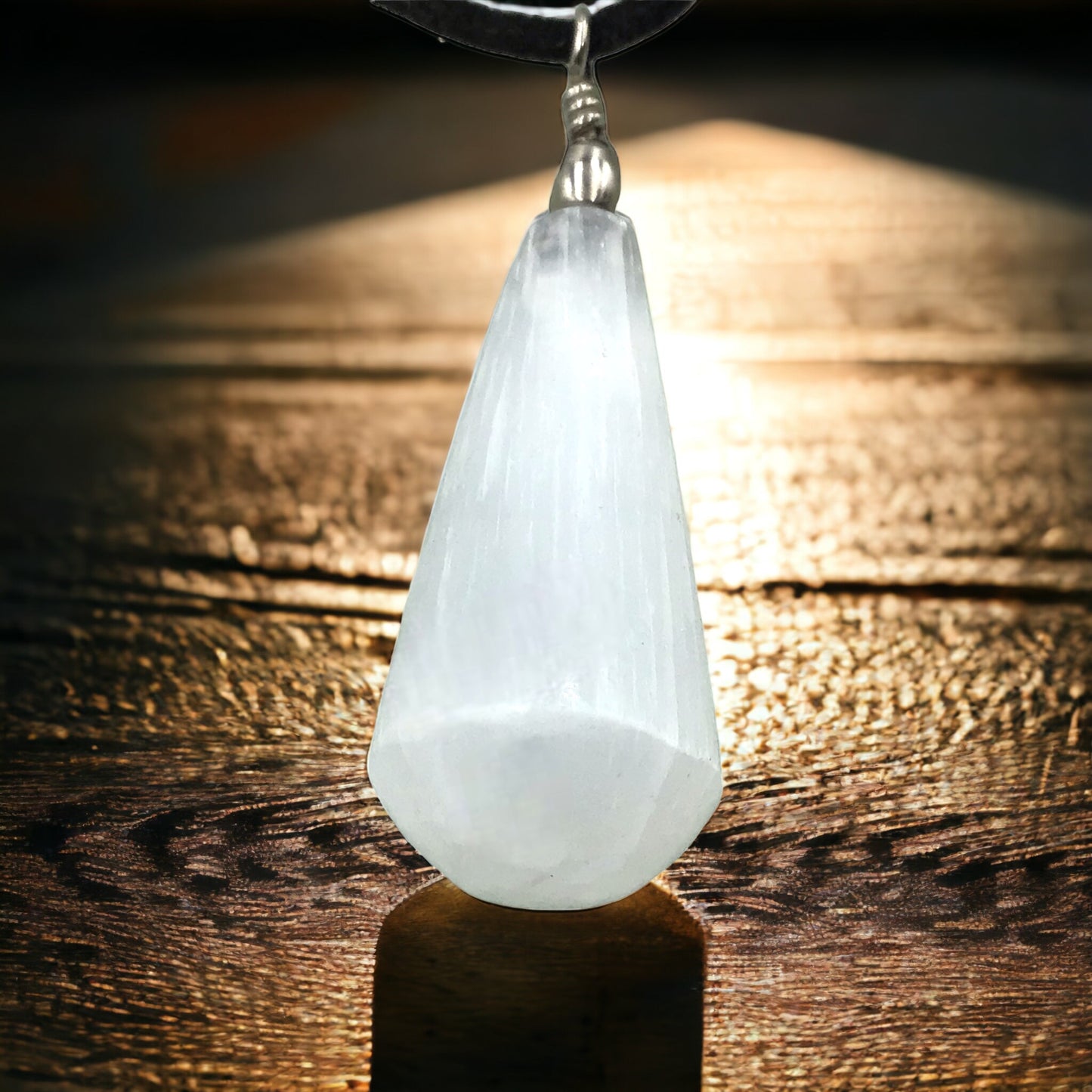 Steinfixx® Selenit Tropfen Anhänger in bauchiger Form | ca 45x15x8 mm | Top Qualität | Ihren Lichtbringer immer dabei
