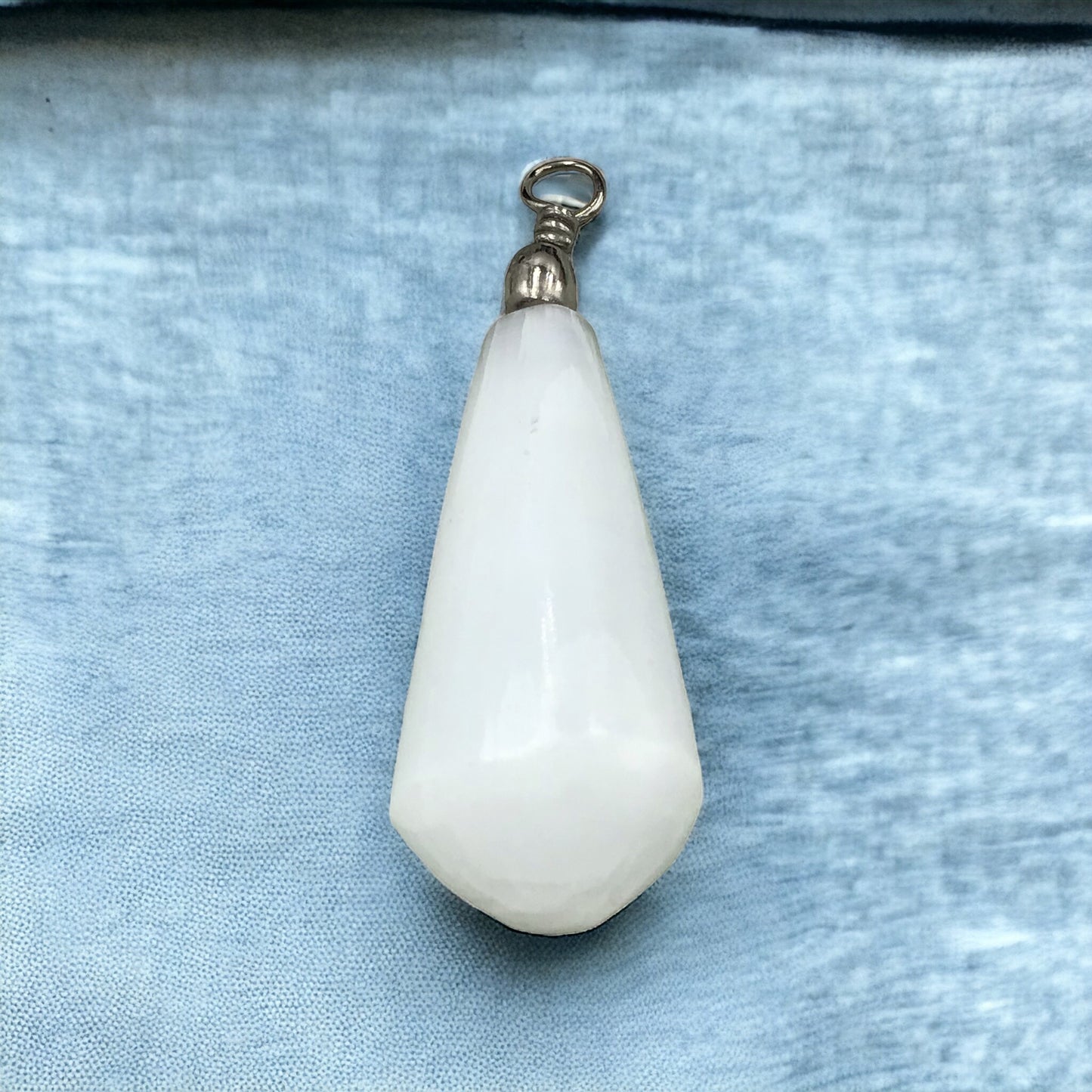 Steinfixx® Selenit Tropfen Anhänger in bauchiger Form | ca 45x15x8 mm | Top Qualität | Ihren Lichtbringer immer dabei
