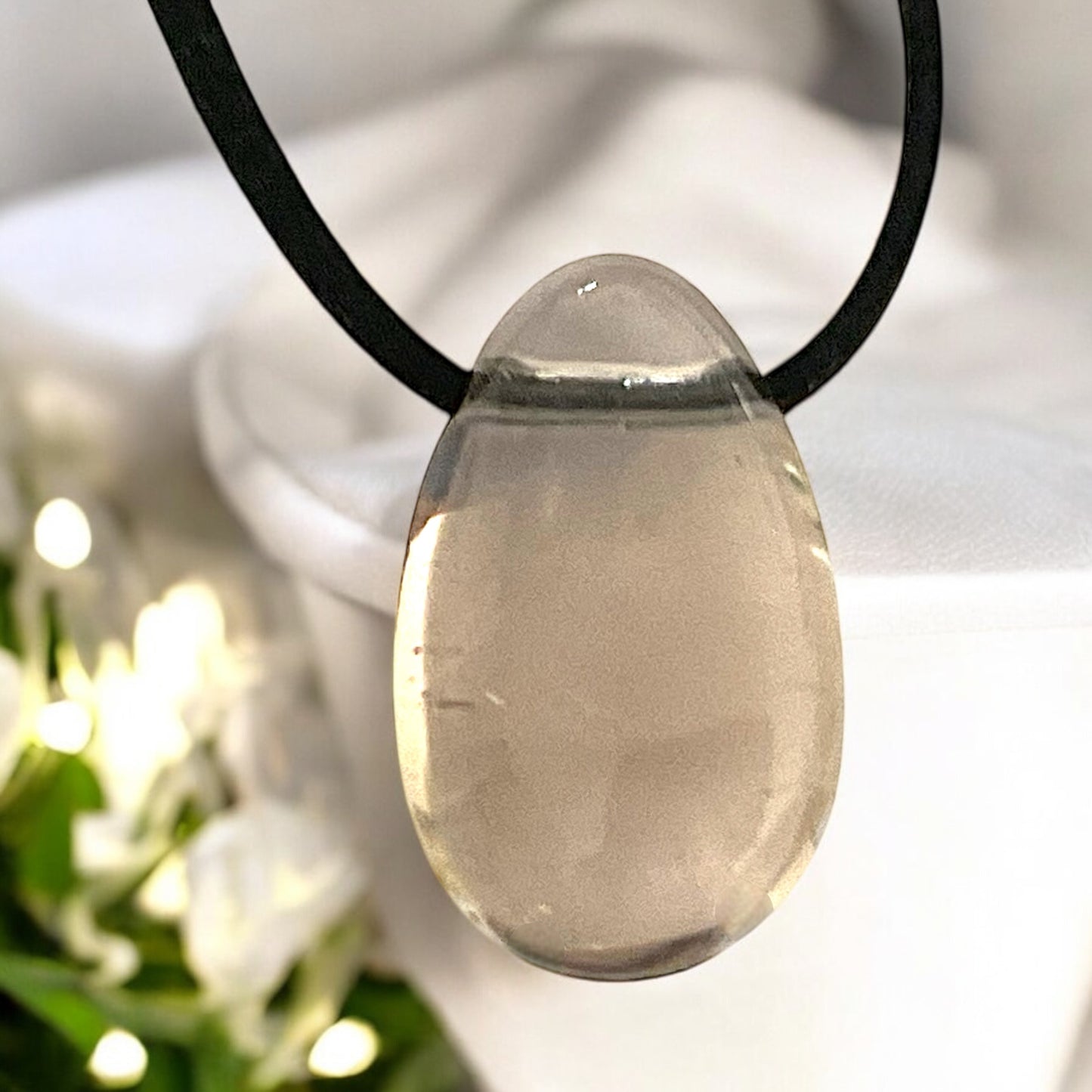 Rauchquarz Anhänger in Tropfenform mit Wildlederband I Neue Kraft und Lebensfreude I Brasilien I Top Qualität