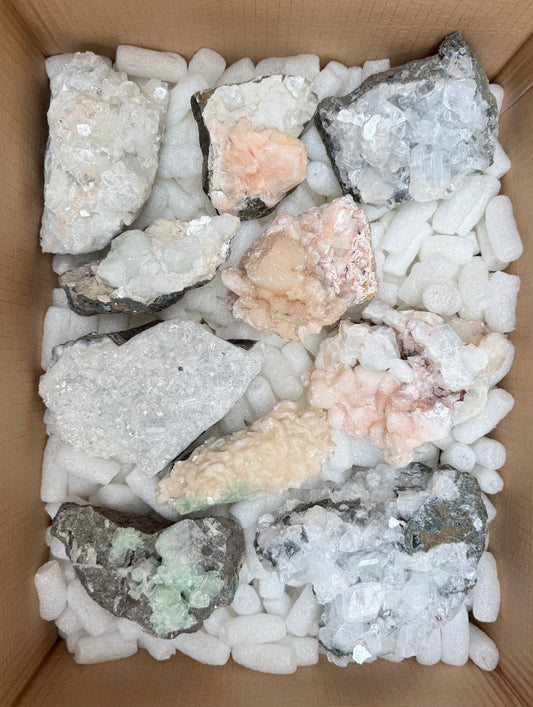 Kristalle Apophyllit, Stilbit usw. in verschiedenen Größen aus Indien B-WARE 5,95 kg -SALE- Konvolut Nr.: 1223