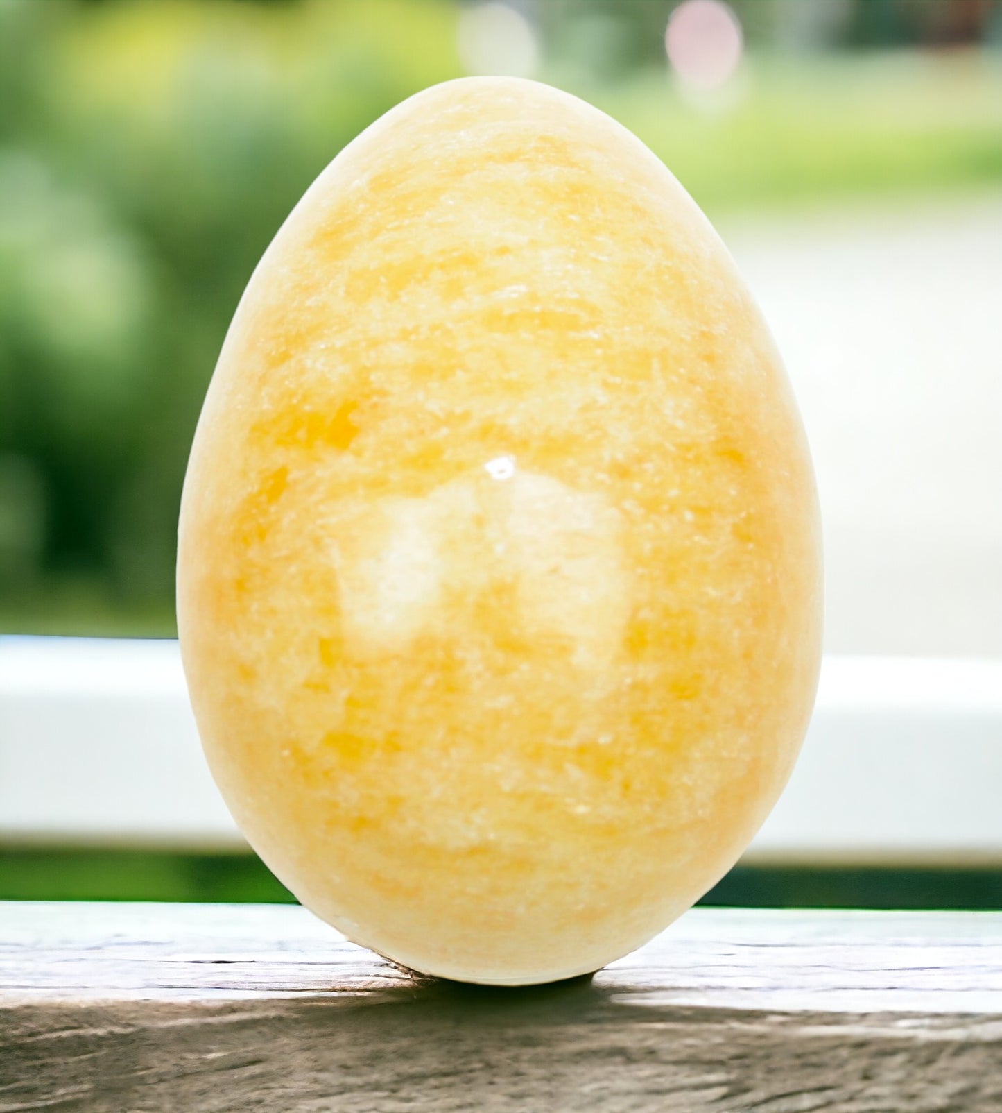 Steinfixx Orangencalcit Edelsteinei mit Acrylständer I Heilstein I 160 Gramm I 4 x 6,5 cm I Mexiko | Osterdeko | Yoni-Ei