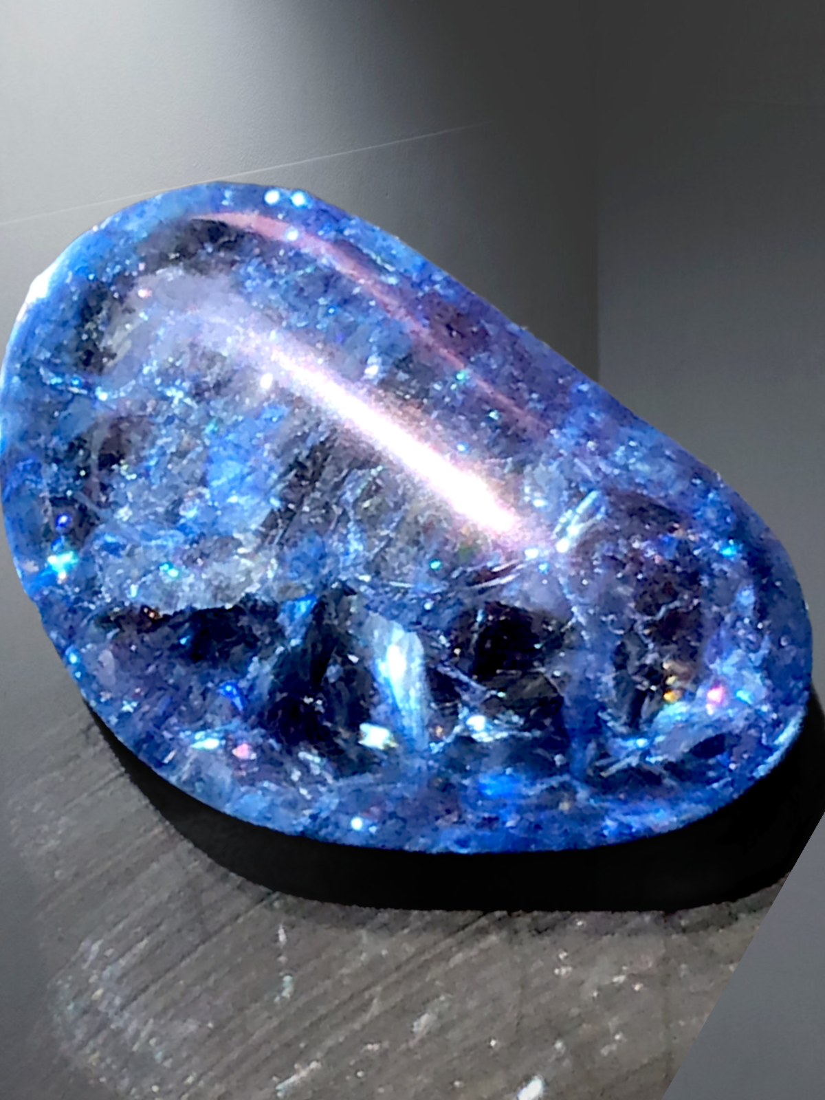 Magic Stone ** umwerfendes Farbspiel ** geeister, gefärbter Bergkristall I Brasilien