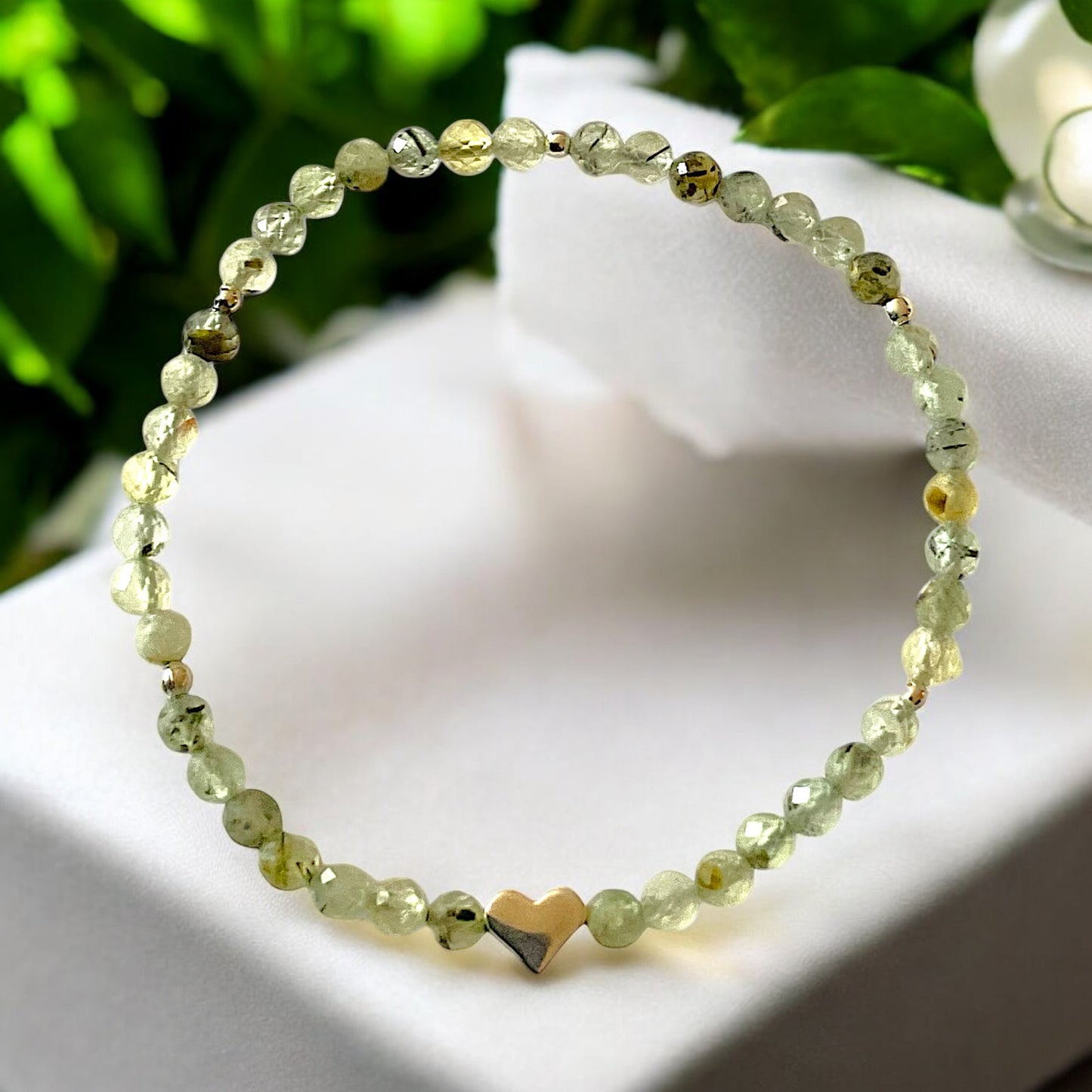 Prehnit Edelstein 4mm Perlenarmband  *Melanie* - facettierte Perlen - mit Edelstahlherz und 925 Silberperlen in Steinfixx Geschenkbox - Handmade