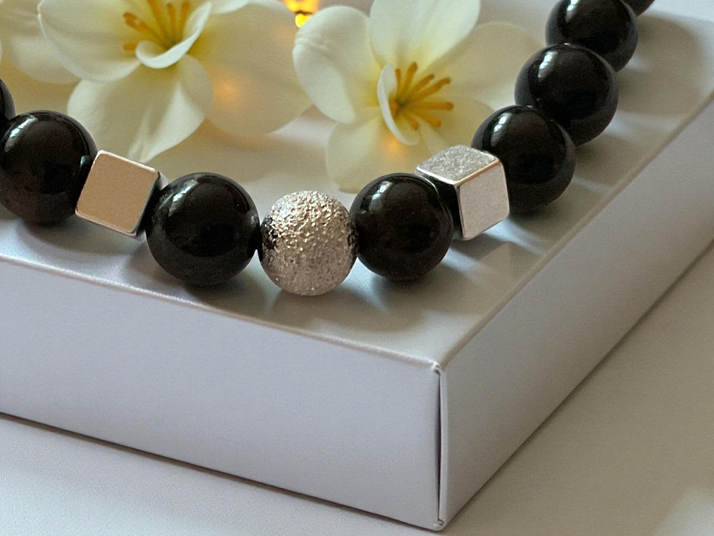 Edelstein Perlenarmband aus schwarzem Turmalin 925 Silberperlen - Hochwertige Heilsteine in 4 oder 6 mm  - handgefertigt - in Geschenkbox - Schutz gegen negative Energien