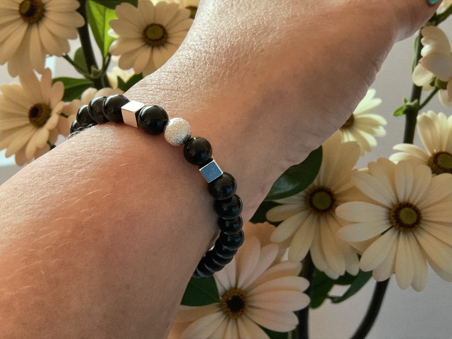 Edelstein Perlenarmband aus schwarzem Turmalin 925 Silberperlen - Hochwertige Heilsteine in 4 oder 6 mm  - handgefertigt - in Geschenkbox - Schutz gegen negative Energien