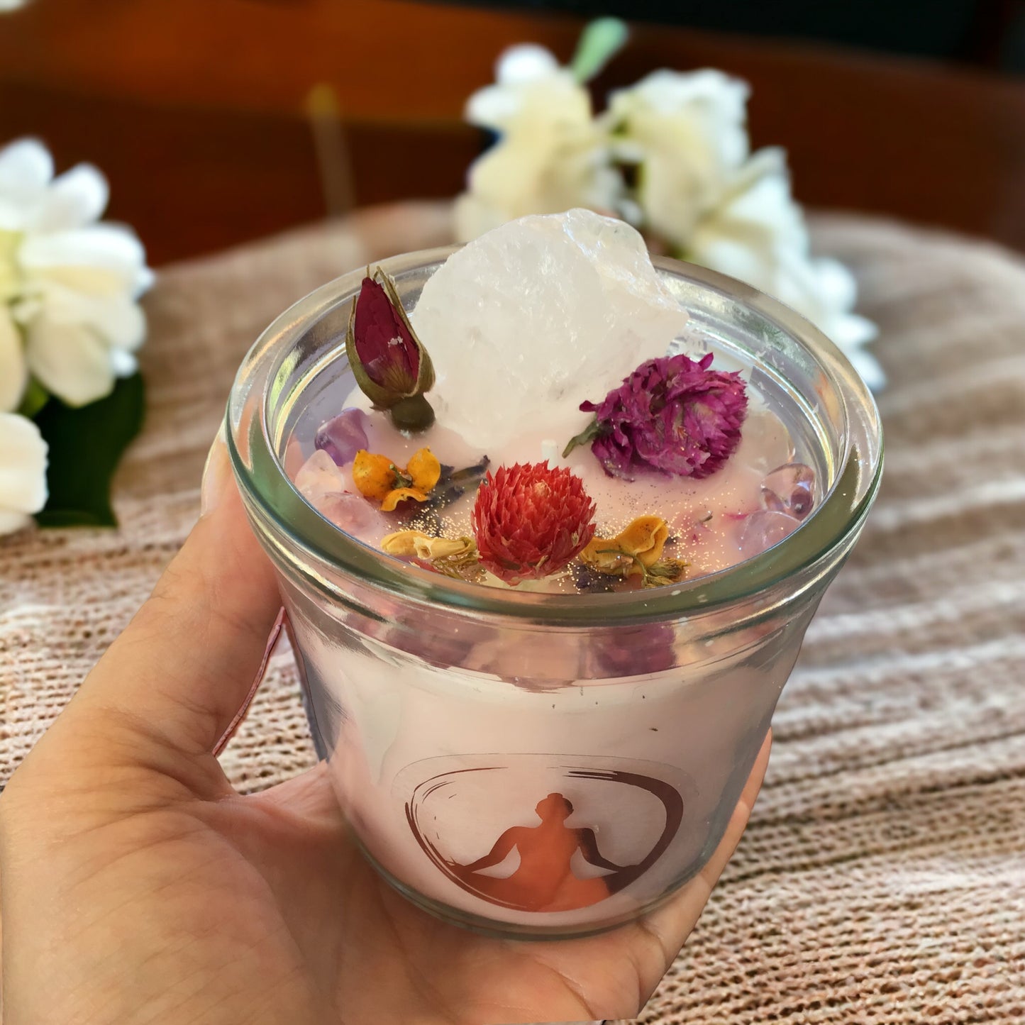 Große Edelsteinkerze "Meditation" im Glas mit Anleitung | Duftkerze | Ritualkerze | Kristallkerze mit Blüten | Amethyst, Rosenquarz, Bergkristall | Jasmin
