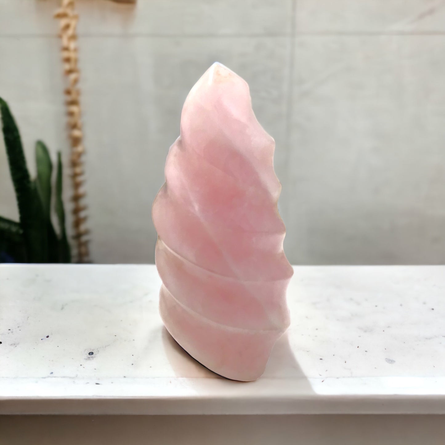 Steinfixx® - Große, edle Kristall Flamme aus Rosenquarz | Unikat 1519 | 846 Gr. |16x7x7 cm | Edelsteinspirale