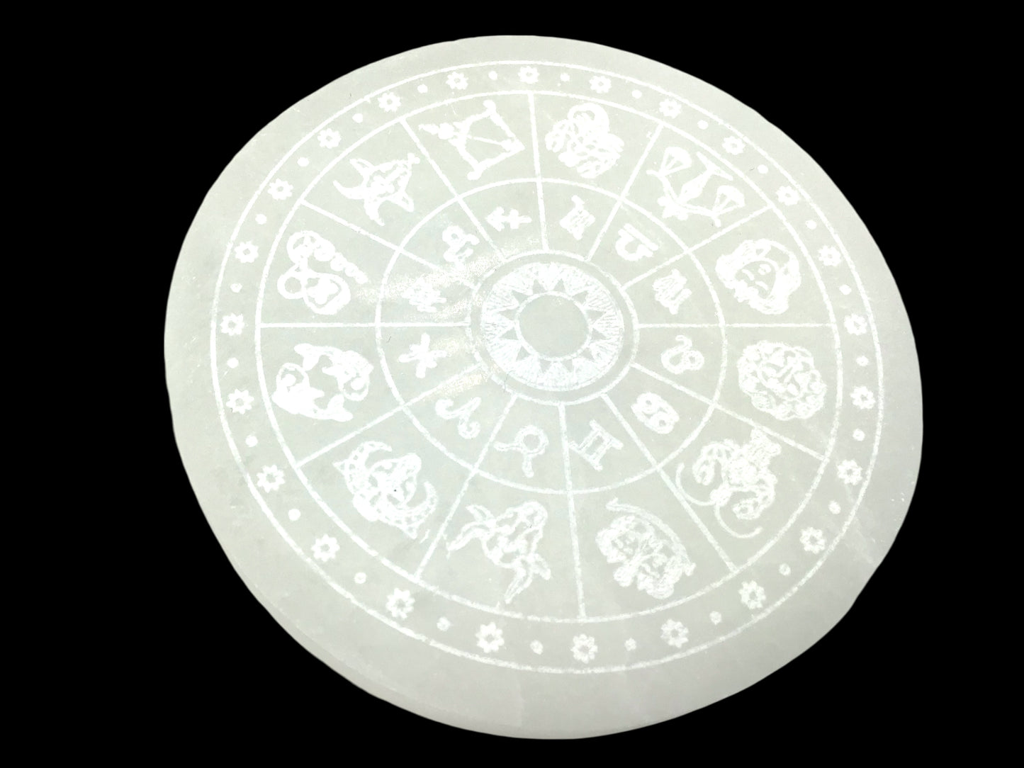 Selenit Ladeplatte mit Sternzeichen Gravur "Astrologie" Ø 10,5 cm - 220 Gramm- mit kleinem Acrylständer