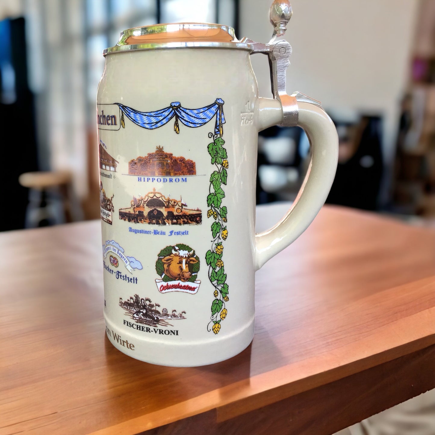 Original Oktoberfestkrug Jahreskrug 2002 Wiesn Wirtekrug mit Deckel Sammlerkrug limitierte Auflage