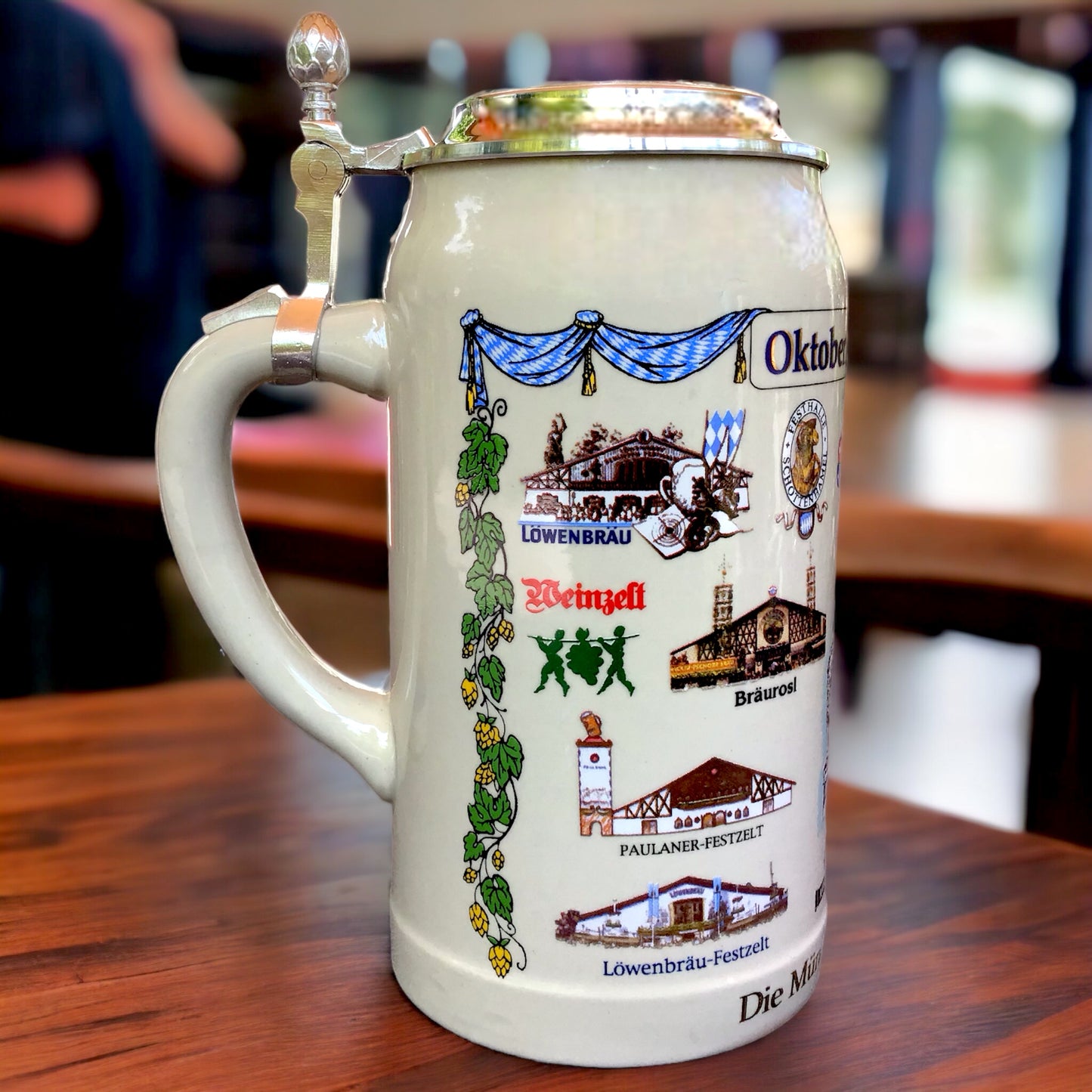 Original Oktoberfestkrug Jahreskrug 2002 Wiesn Wirtekrug mit Deckel Sammlerkrug limitierte Auflage