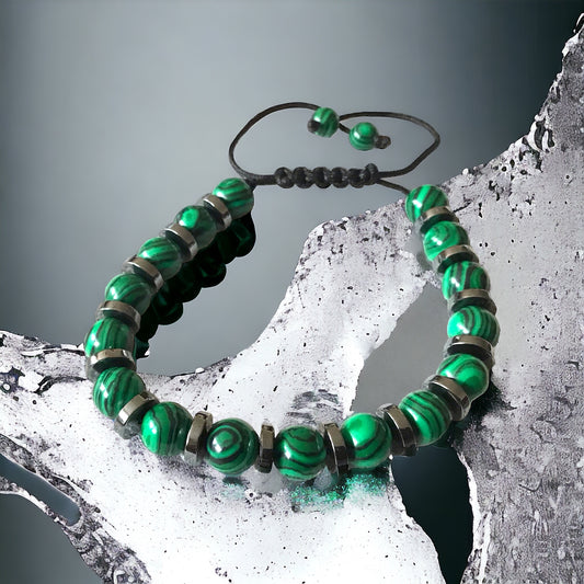 Malachitglas-Hämatit Perlenarmband mit Makramee Verschluss | verstellbar | Der Blut- und Reisestein