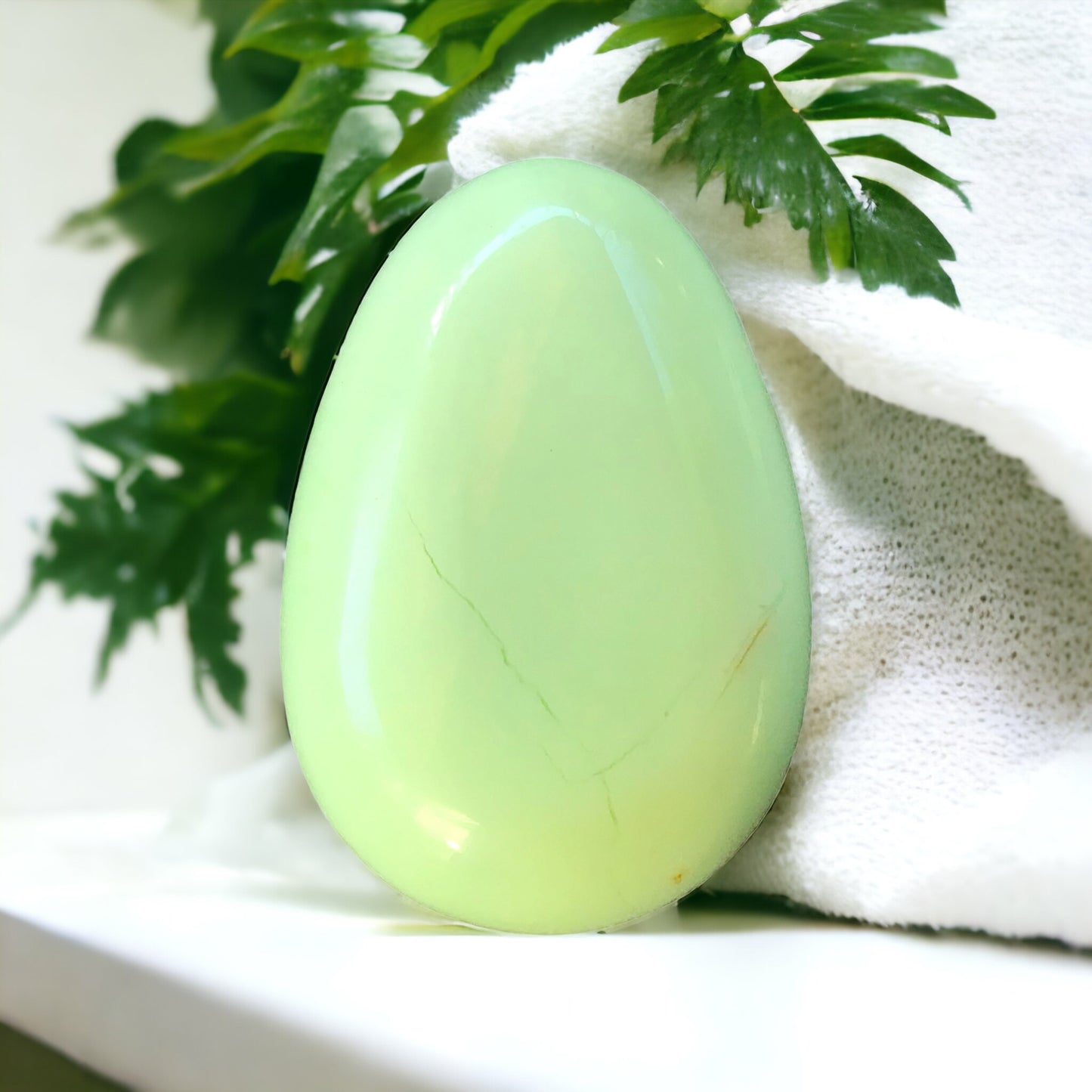 Zitronenchrysopras Anhänger Tropfen – Edelstein Kette mit 80 cm Band & Geschenkbox – Echter Chrysopras Schmuck Grün – Naturstein in AAA-Qualität aus Brasilien