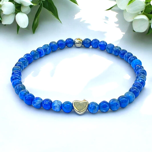 Elegantes Lapislazuli Perlenarmband - Hochwertiges Edelsteinarmband mit vergoldeter Perle und entzückendem Herzchen - Handmade - in Geschenkbox - Stein der Könige