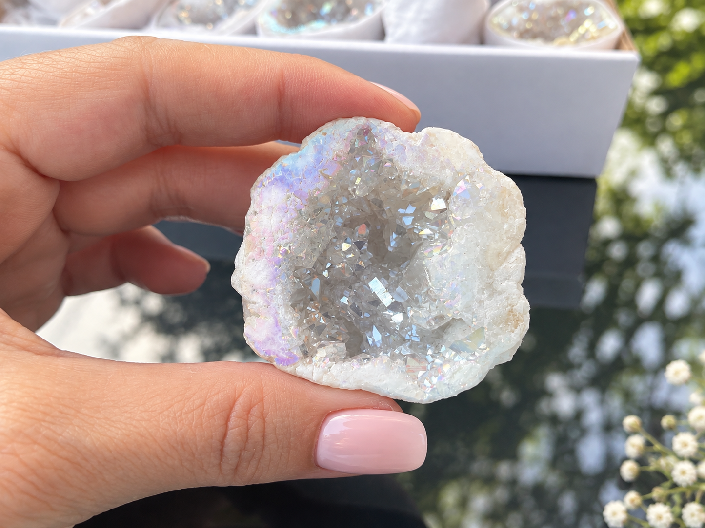 Verkaufsflat ca. 25 Angel Aura Quarzgeoden aus Brasilien – 1 kg – AAA-Qualität – zart irisierende Geoden – Dekoration & Geschenkidee