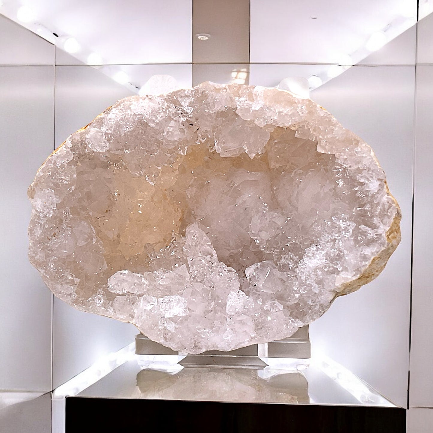 Kristall Geode | Quarzgeode | offen | incl. Acrylständer | Glücksgeode | herrliche Kristalle I 60-70mm I Geodenhälfte