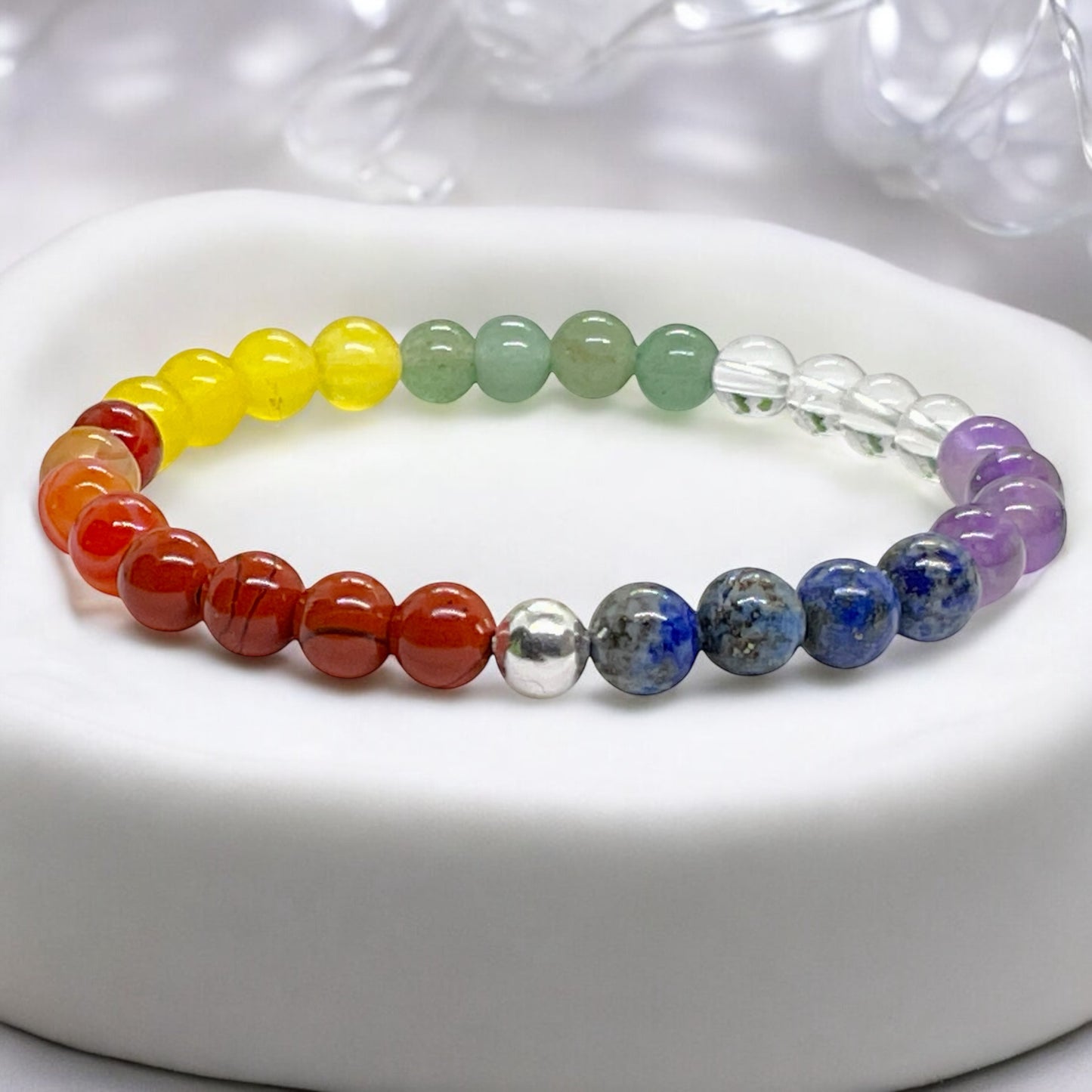 Perlenarmband Chakra 6 mm mit 925 Silberperle - Handmade - inclusive edler Geschenkbox - 7 Chakren aus echten Mineralien