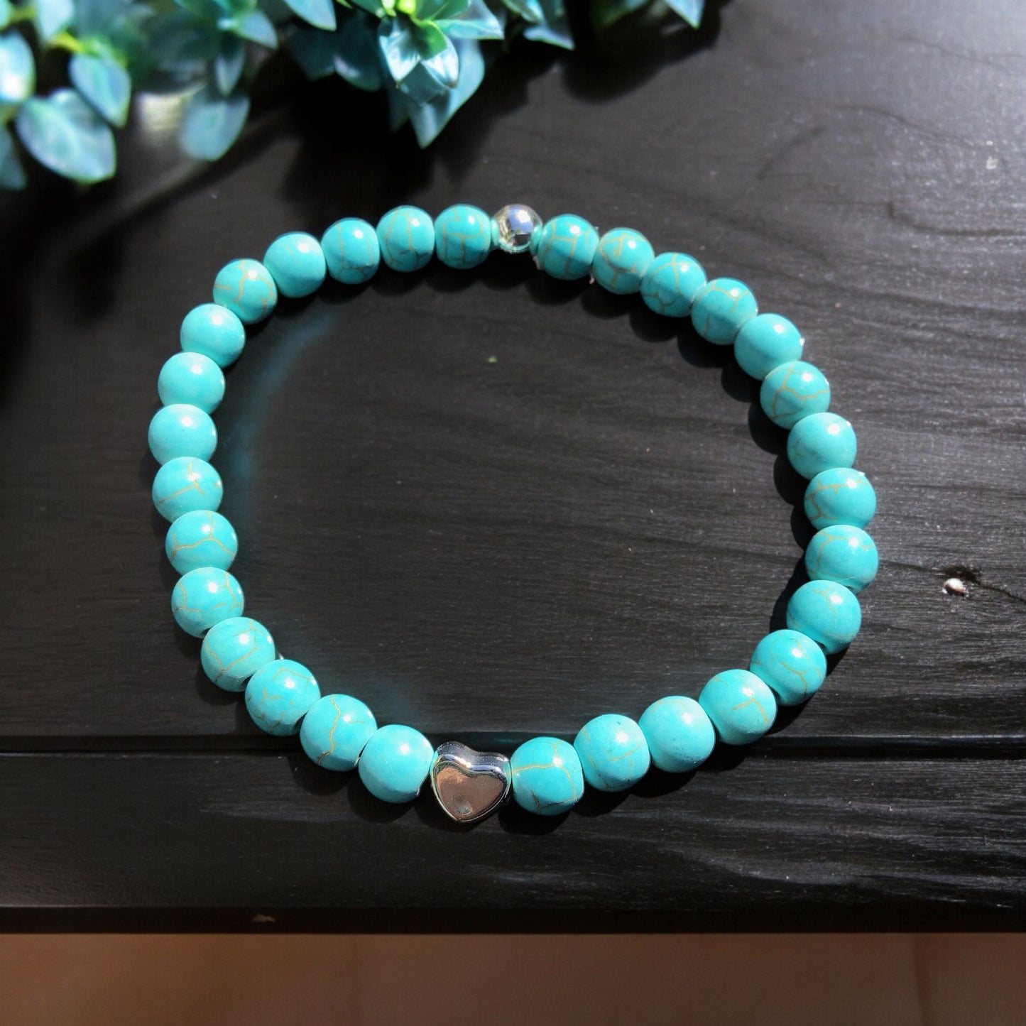 Handgefertigtes Türkenit Perlenarmband  - Hochwertiges Edelsteinarmband mit 925 Silberperle und Edelstahlherzchen - in Geschenkbox