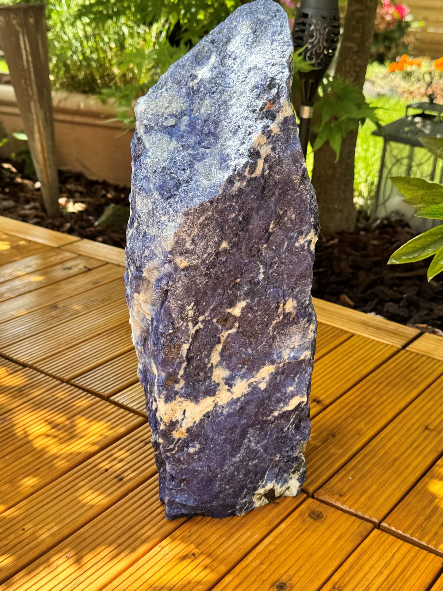 XL Sodalith Tower „Masterpiece“ – 10,9 kg Unikat aus Brasilien in AAA-Qualität – 38 cm hoher Naturstein mit tiefblauer Maserung – Exklusiver Blickfang für Wohnraum, Praxis & Garten