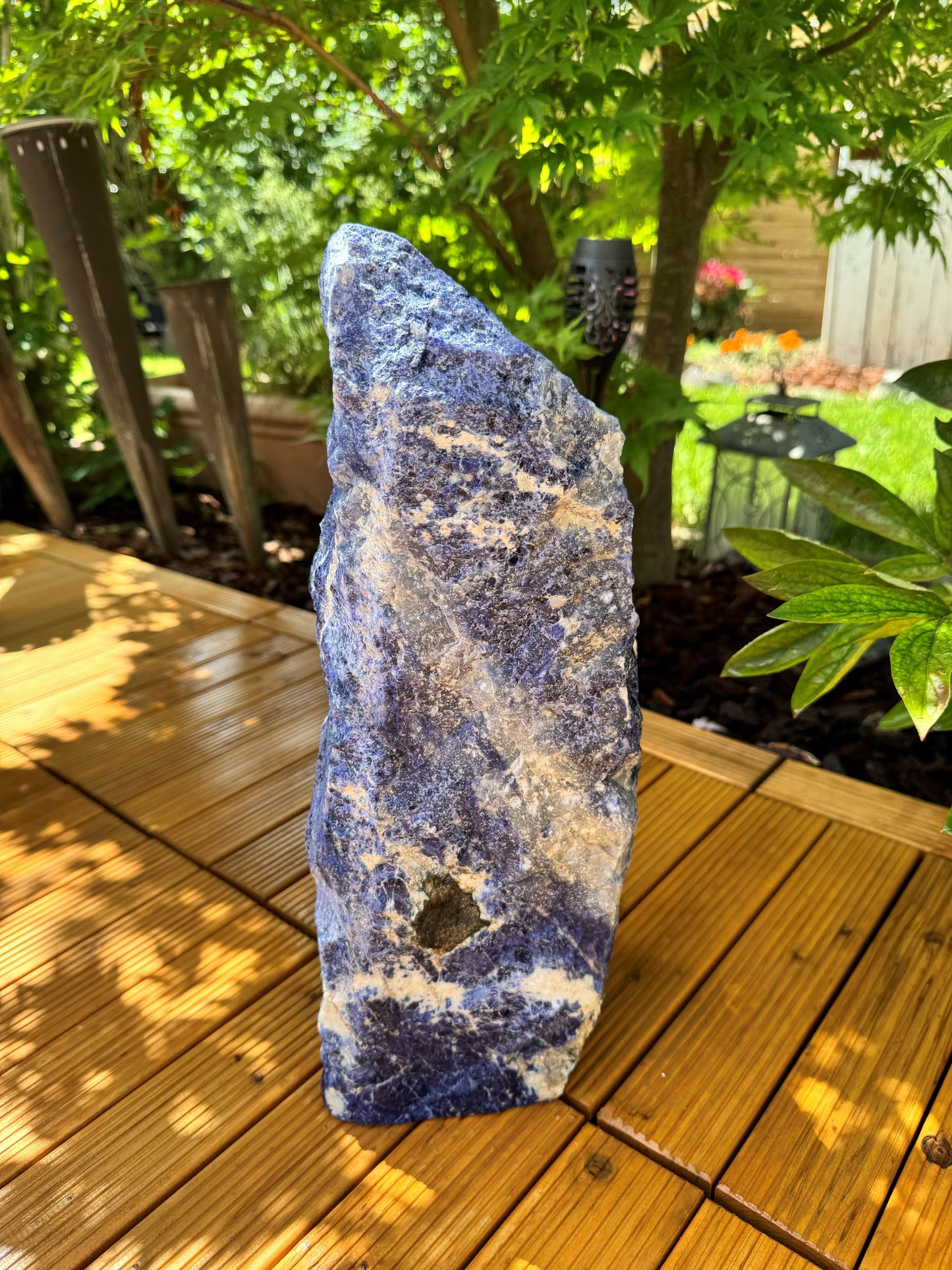 XL Sodalith Tower „Masterpiece“ – 10,9 kg Unikat aus Brasilien in AAA-Qualität – 38 cm hoher Naturstein mit tiefblauer Maserung – Exklusiver Blickfang für Wohnraum, Praxis & Garten