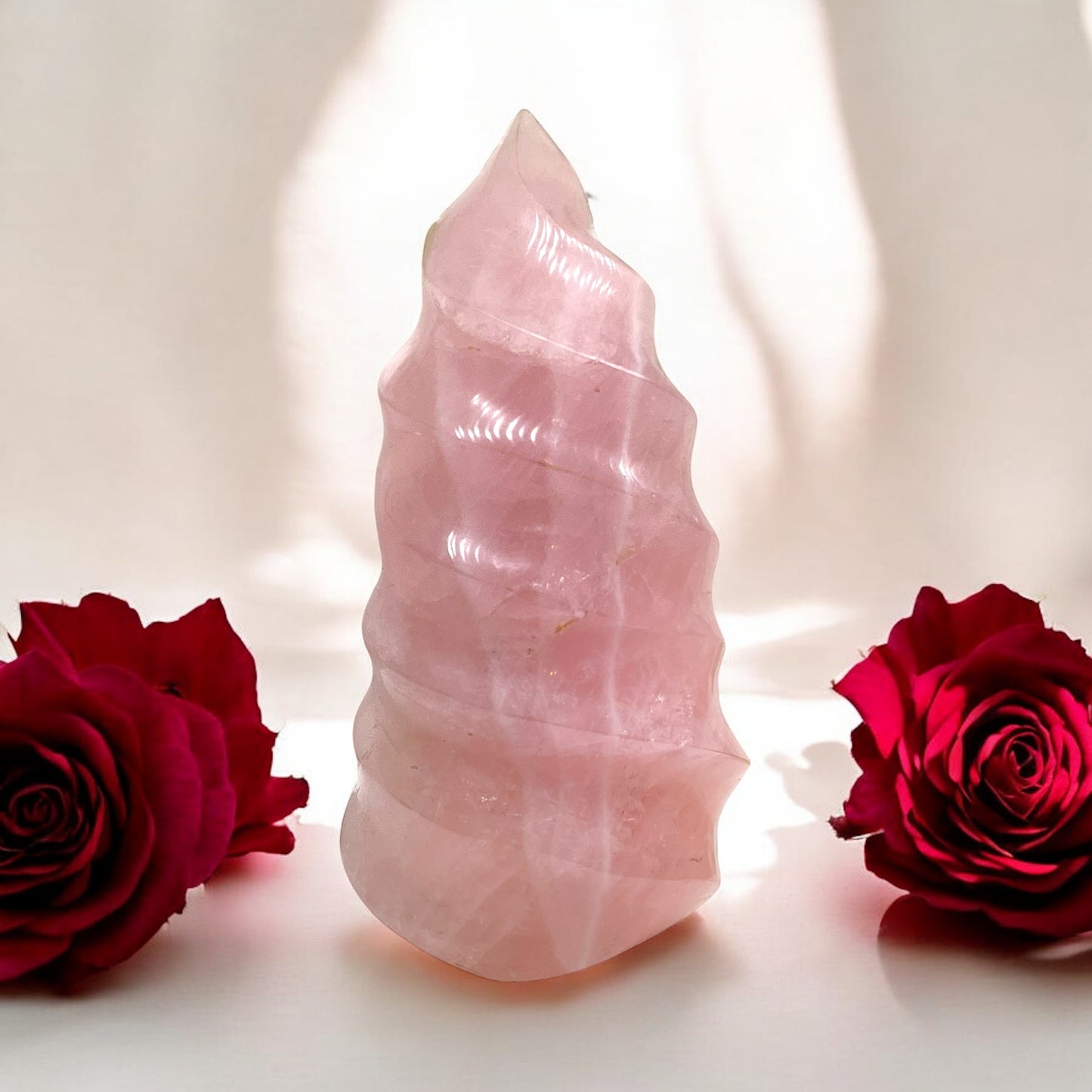 Steinfixx® - Sehr große, edle Kristall Flamme aus Rosenquarz | *Unikat* 1514 | 14x8x5 cm | 696 Gramm | Edelsteinspirale