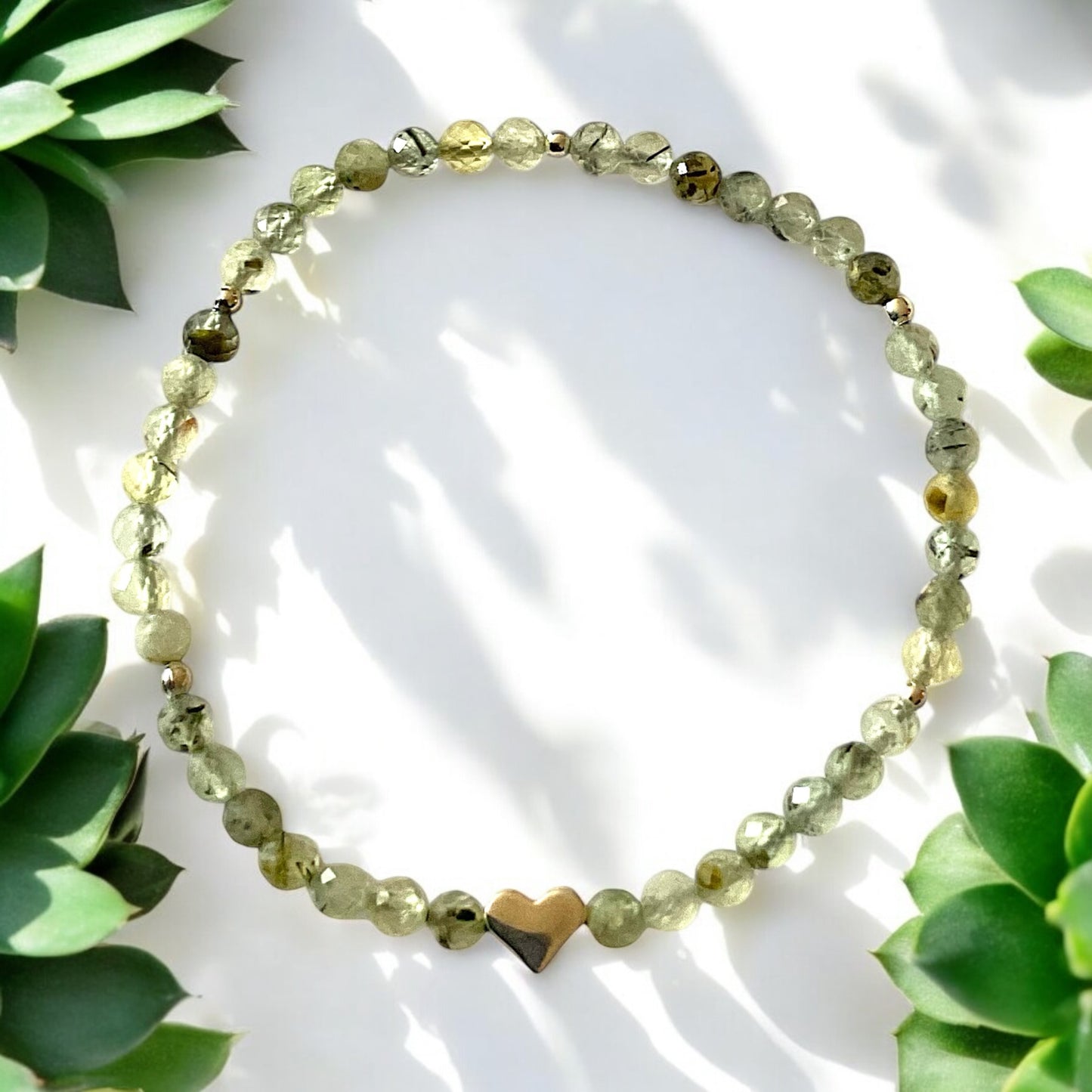 Prehnit Edelstein 4mm Perlenarmband  *Melanie* - facettierte Perlen - mit Edelstahlherz und 925 Silberperlen in Steinfixx Geschenkbox - Handmade