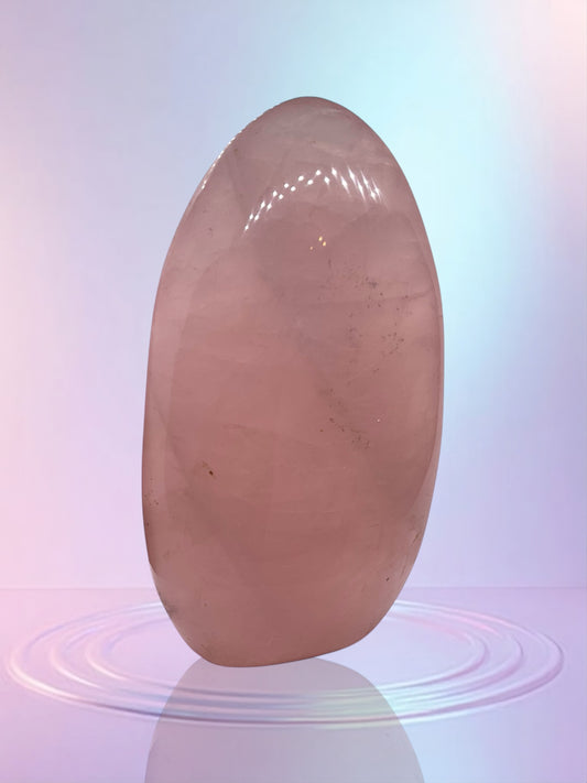 Rosenquarz Freeform | Unikat-Masterpiece 1539 |  700 gr I 14x8x4 cm | Edelsteinskulptur I Madagaskar