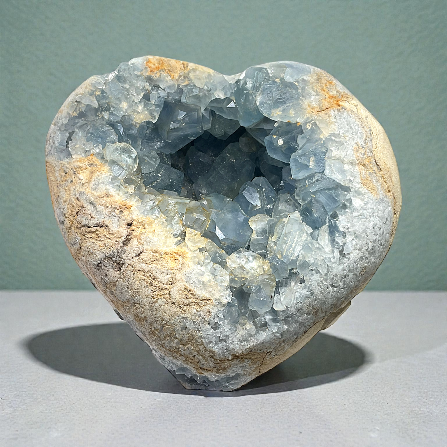 Coelestin Kristall in Herzform I 2,37 KG I 14x12x8cm I herrlich blaue Kristalle | Top 1A-Qualität | Sammlerstück I Unikat-Masterpiece 1640 I Madagaskar