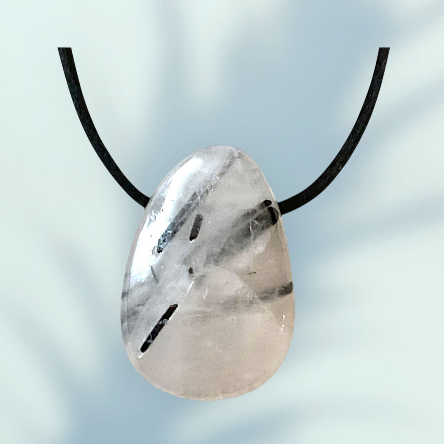 Turmalinquarz I Tropfenanhänger I Edelsteinanhänger I starker Schutzstein I mit 80 cm Wildlederband und Geschenkbox I Brasilien