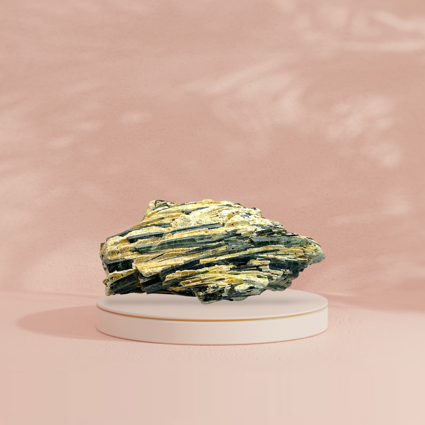 Turmalin in Glimmer (Muscovit) Kristall I Edelstein I 237gr. I 9x7x3cm I Sammlerstück I Unikat-Masterpiece Nr. 1669 I Brasilien (Minas Gerais)