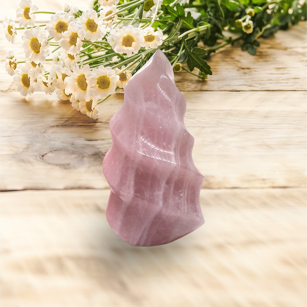 Rosenquarz Kristall Flamme I Edelsteinspirale I 8x6x15cm I 960gr. I Unikat-Masterpiece I AAA-Qualität I Sammlerstück I Madagaskar