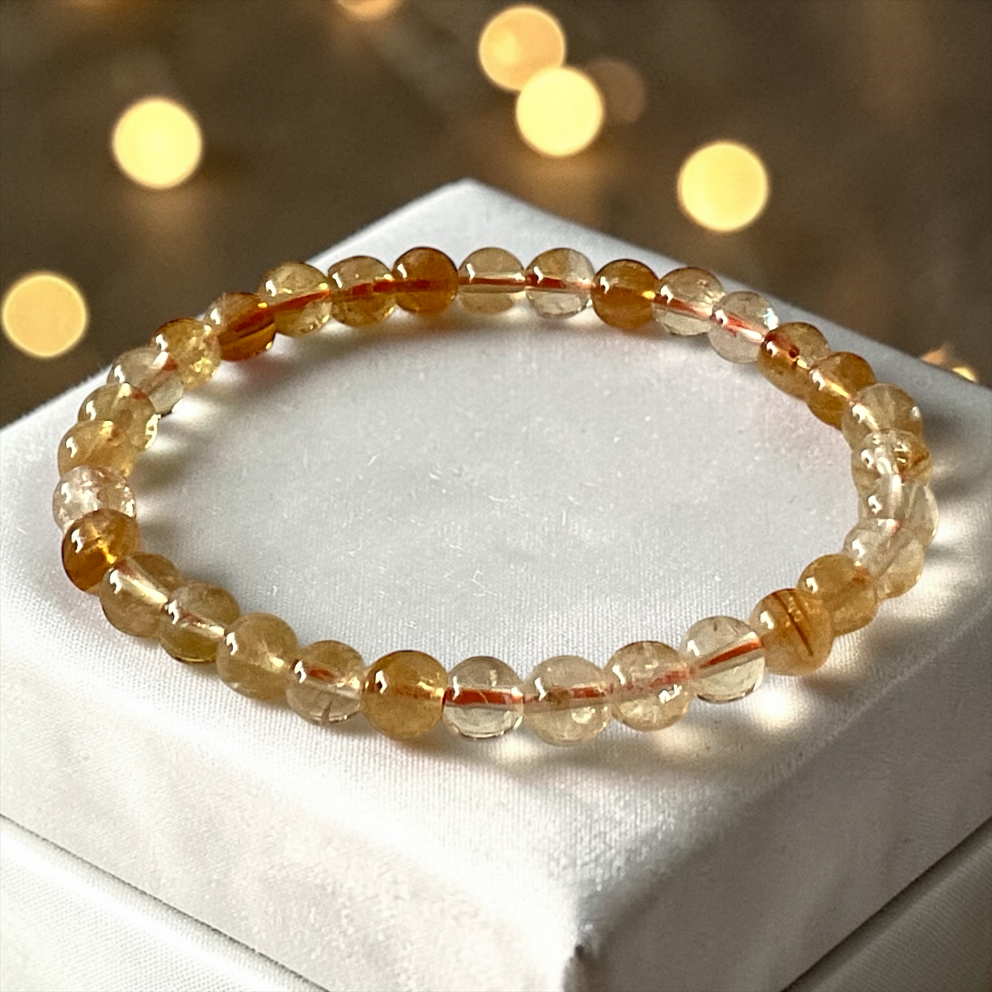 Citrin Geschenkset AAA aus Brasilien – gebrannter Citrin Tropfenanhänger & 6 mm Perlenarmband – Geschenkbox & Edelsteinkarte