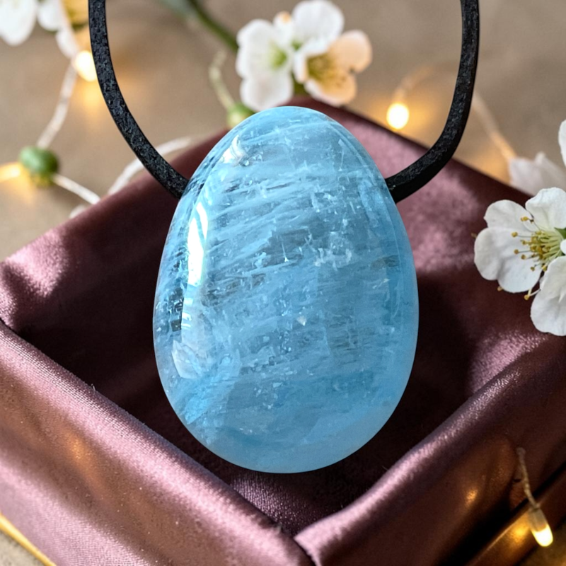 Aquamarin Anhänger Tropfen - Edelstein Kette mit 80 cm Band & Geschenkbox - Echter Aquamarin Schmuck Blau - Naturstein in AAA - Qualität aus Brasilien