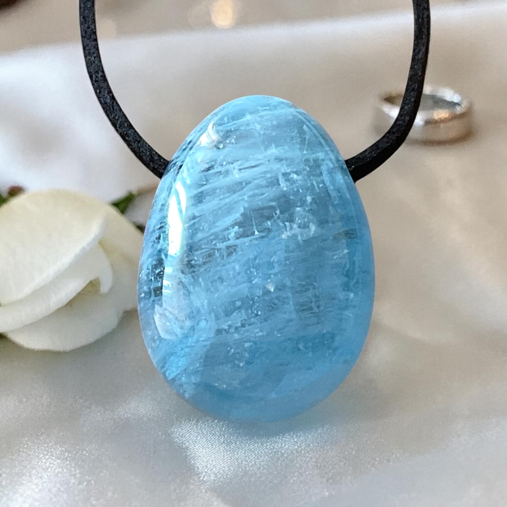 Aquamarin Anhänger Tropfen - Edelstein Kette mit 80 cm Band & Geschenkbox - Echter Aquamarin Schmuck Blau - Naturstein in AAA - Qualität aus Brasilien