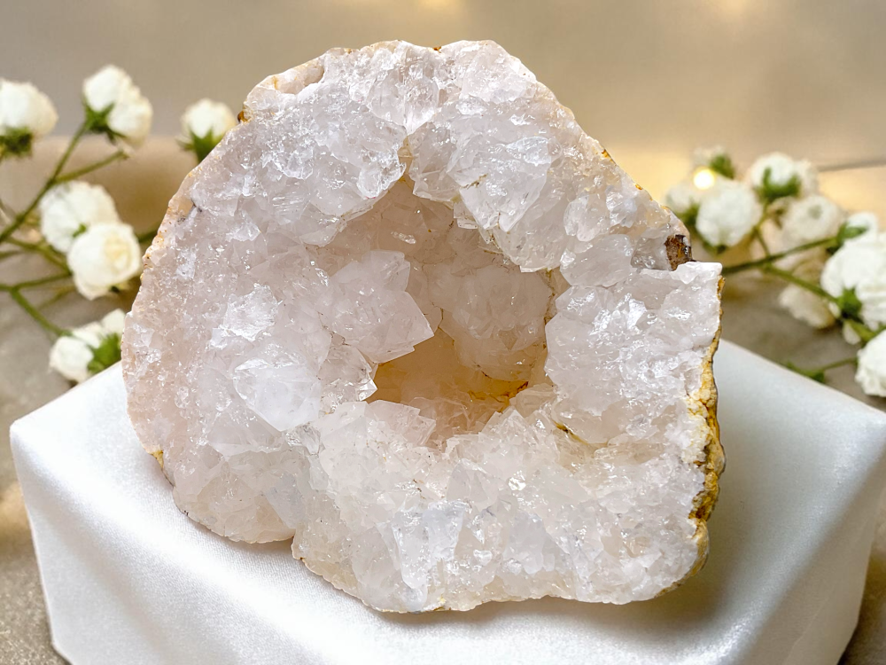 Offene Geode / Druse – Naturstein mit funkelnden Kristallen – ca. 753 g, 11 × 9 × 9 cm – einzigartiger Blickfang – Unikat-Masterpiece Nr. 1649 – Sammlerstück aus Marokko