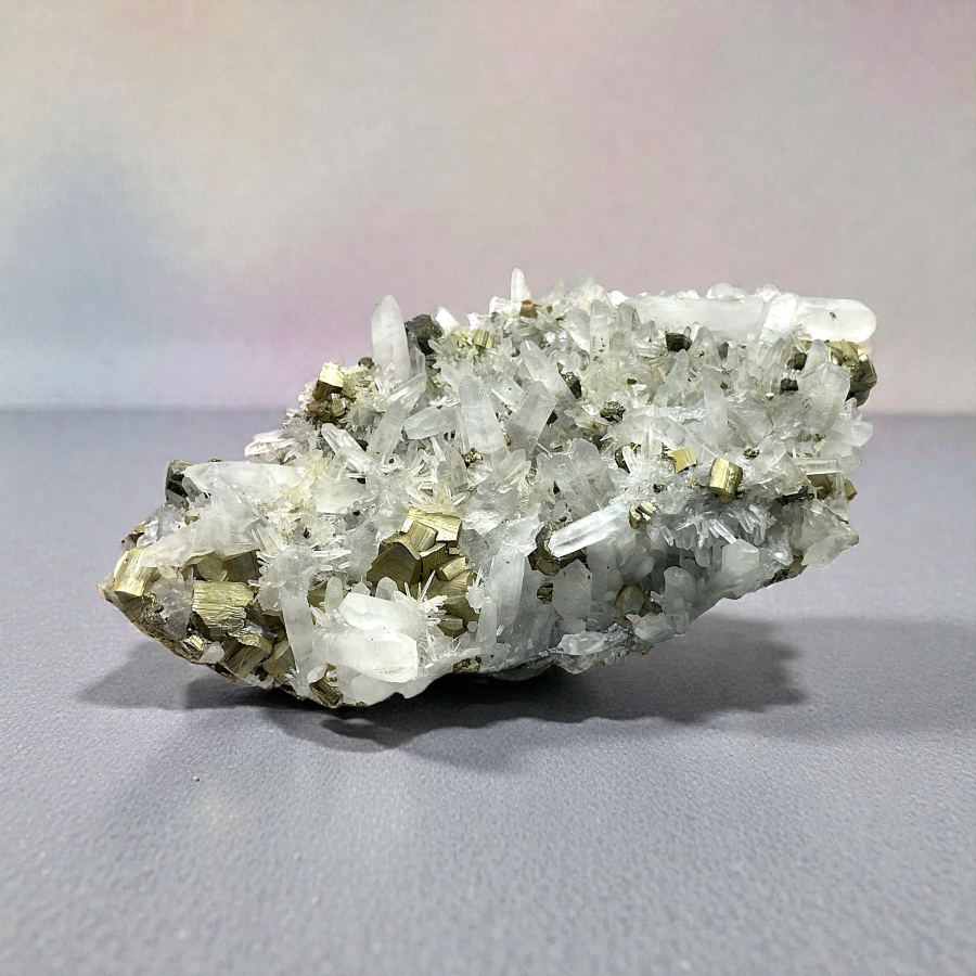 Original Quarz mit Pyrit Rohstein 717g – 15x9x4cm – AAA-Qualität – Sammlerstück – Unikat-Masterpiece Nr. 1694 – Trepča, Kosov
