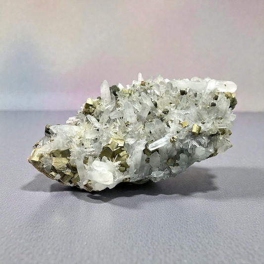 Original Quarz mit Pyrit Rohstein 717g – 15x9x4cm – AAA-Qualität – Sammlerstück – Unikat-Masterpiece Nr. 1694 – Trepča, Kosov