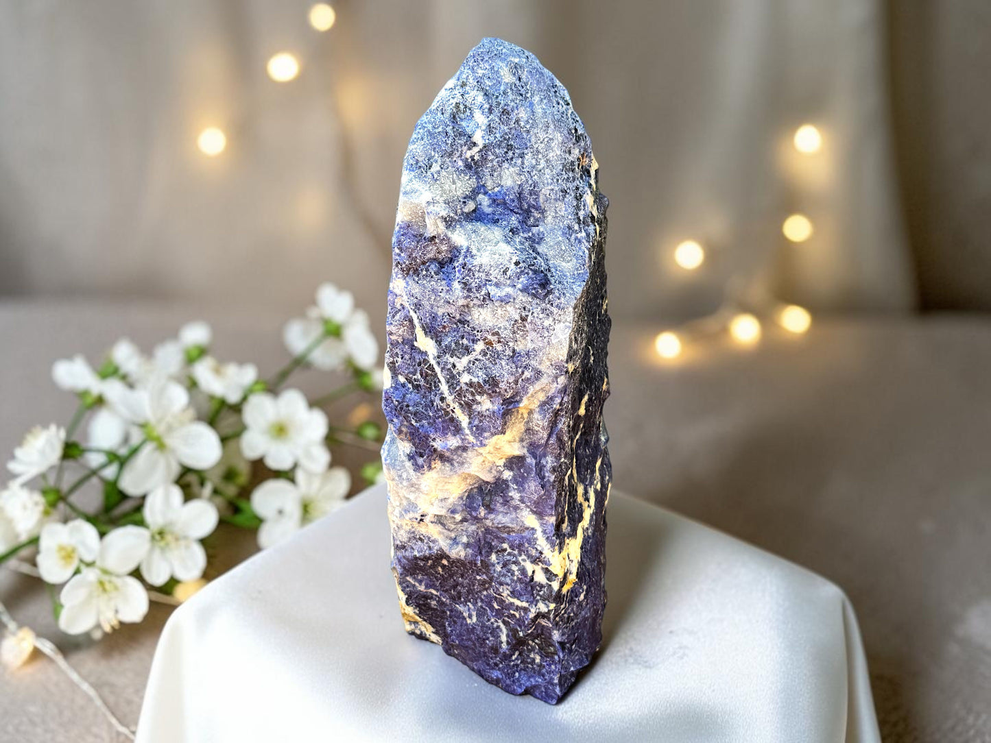 XL Sodalith Tower „Masterpiece“ – 10,9 kg Unikat aus Brasilien in AAA-Qualität – 38 cm hoher Naturstein mit tiefblauer Maserung – Exklusiver Blickfang für Wohnraum, Praxis & Garten