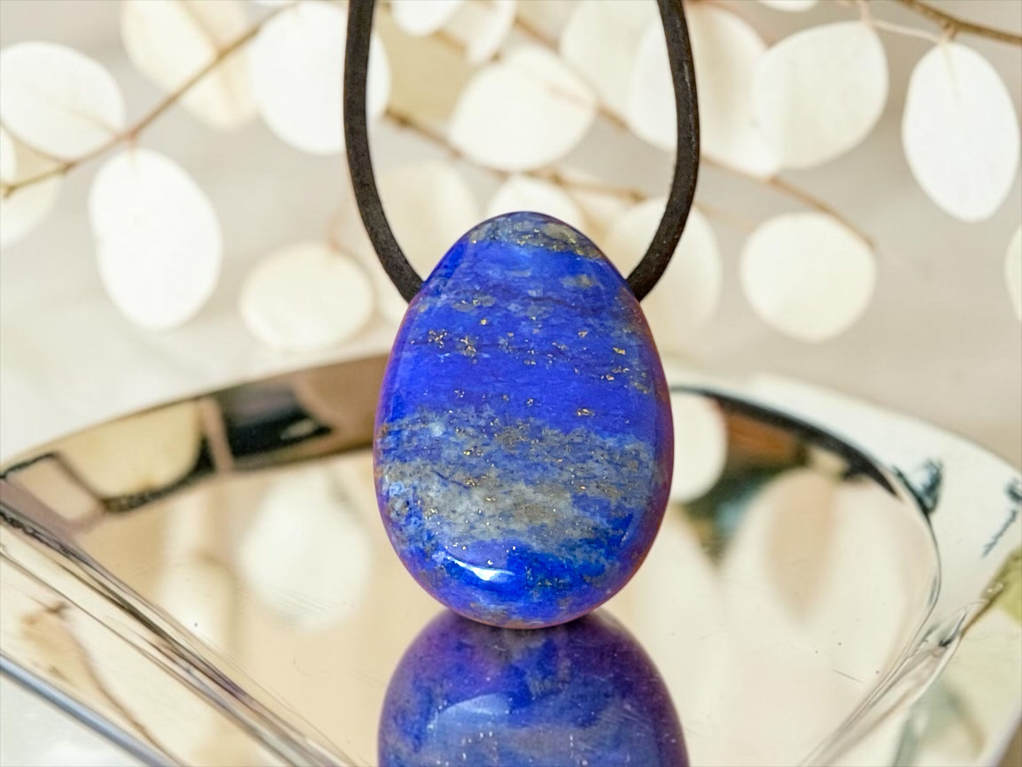 Lapis Lazuli Tropfenanhänger – Natürlicher Edelstein Anhänger mit 80 cm Band & Geschenkbox – AAA-Qualität aus Pakistan – Echter Naturstein Schmuck ca. 30 x 20 mm