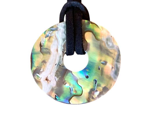 Abalone Paua Donut Anhänger aus Australien - 30 mm - 80 cm Wildlederband - echter Perlmutt - Geschenkverpackung - Handarbeit