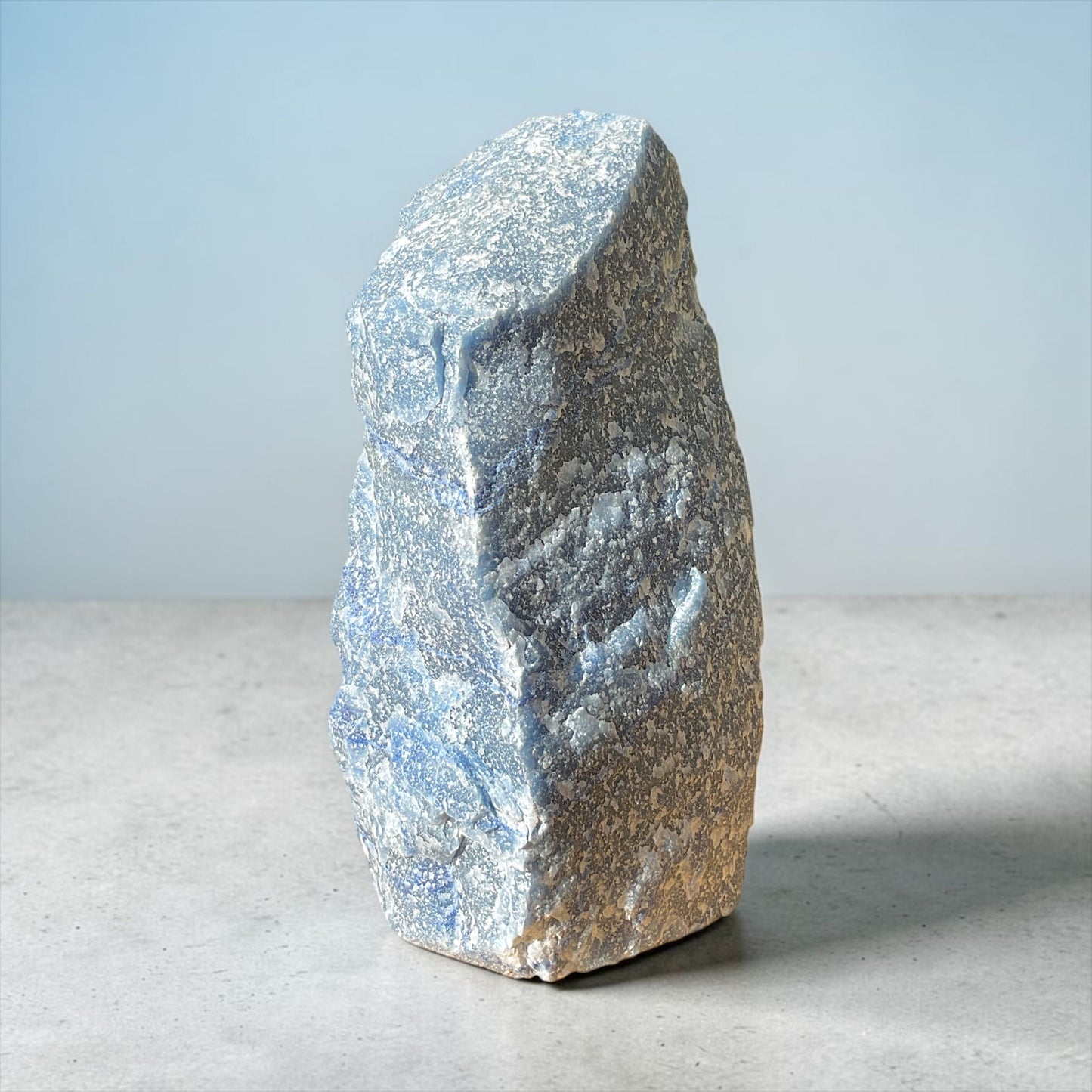 XL Blauquarz Tower „Masterpiece“ – 4,3 kg Unikat Nr. 1715 aus Brasilien – AAA-Qualität – 26 cm hoher Naturstein als exklusives Sammlerstück für Wohnraum, Praxis und Vitrin