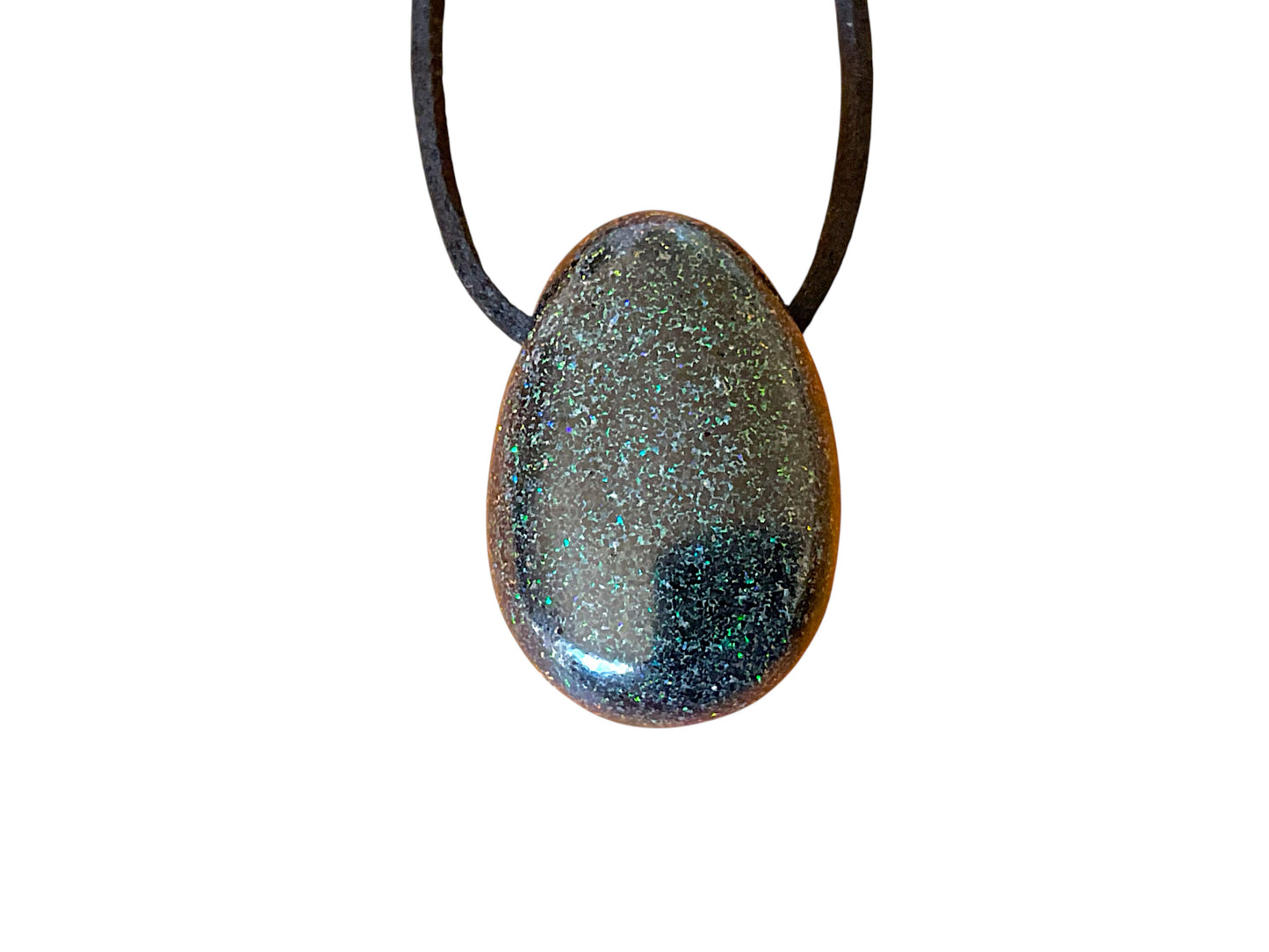 Schwarzer Matrix-Opal Tropfenanhänger aus Australien – natürlicher Edelopal, stabilisiert – 30 × 20 mm – mit Band & Geschenkbox
