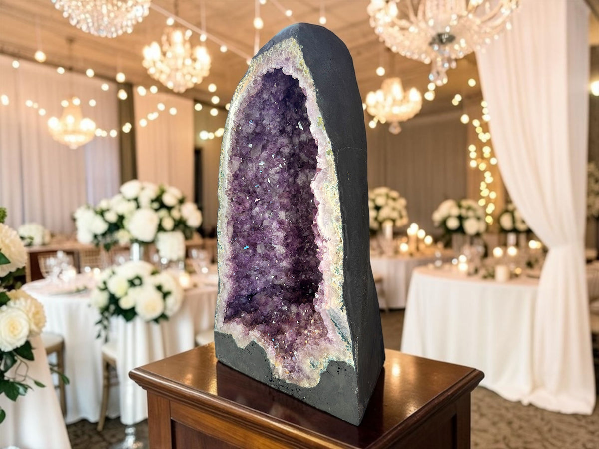 XXL Amethyst Druse AAA aus Brasilien – 39,8 kg – 29 × 24 × 57 cm – intensive violette Kristalle – Unikat Masterpiece 1472 – Sammlerstück